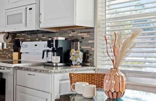 Arlington Park House | Pool - Near Beach - Outdoor Games for Family - Close to DT