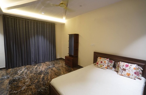 Hyderabad Other | POOL PARTIES,GARDEN PARTIES, with 5 king size bed rooms and a massive huge pool.