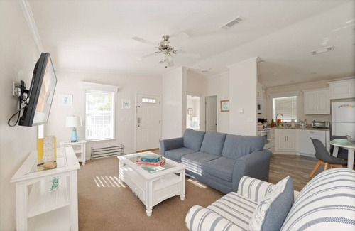 Kissimmee House | Pool, Pickleball, Gym, Playground + Near Disney!