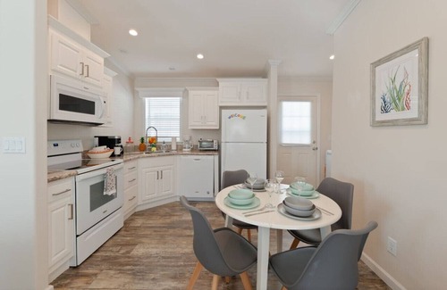 Kissimmee House | Pool, Pickleball, Gym, Playground + Near Disney!