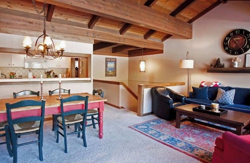 Tahoe Tavern House | Pool|Pier|Beach|Tennis|Pickleball|Walk to Town