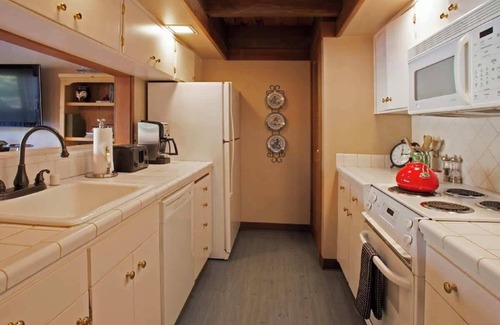 Tahoe Tavern House | Pool|Pier|Beach|Tennis|Pickleball|Walk to Town