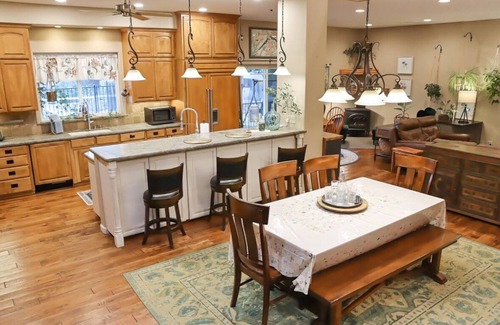 Visalia House | Pool & Playset Fun – Private Orchard Near Sequoia