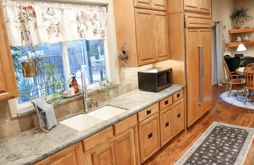 Visalia House | Pool & Playset Fun – Private Orchard Near Sequoia