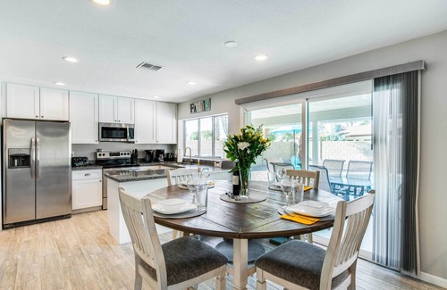 La Paz At Desert Springs House | Pool & Putting Green: Modern Scottsdale Getaway