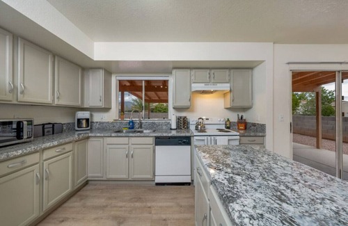 Tucson House | Pool/Quiet/3 BR & 2 BA/Garage/Fenced