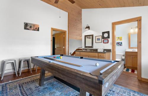 Pass Christian House | Pool Retreat Waterfront 6 Bedroom Boat Ramp Game Room Pass Christian Home