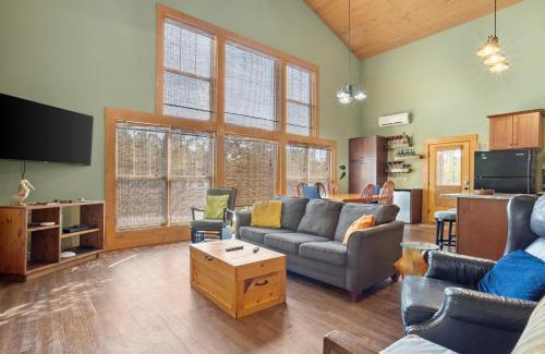 Pass Christian House | Pool Retreat Waterfront 6 Bedroom Boat Ramp Game Room Pass Christian Home