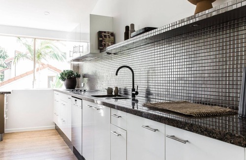 Noosaville Villa | POOL - RIVER VIEW - STYLE - AIR CON