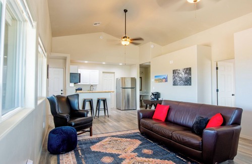 Cornville House | Pool, Sauna, Hot Tub, King Beds, easy access to Sedona! No checkout chores!