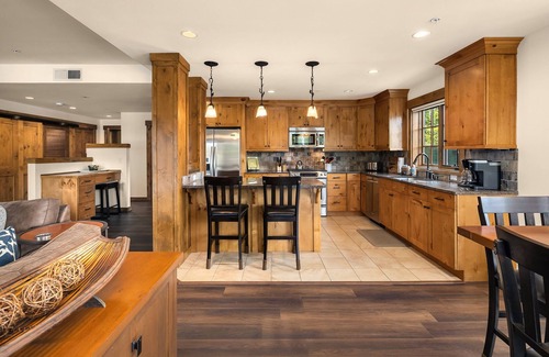 Cle Elum Condo | Pool Side Condo in the heart of Suncadia! Just steps to the pool and hot tub!