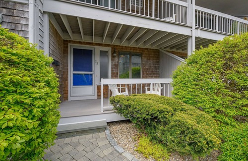 Hyannis Condo | Pool Side condo. private beach. 2 bedroom 2.5 bath, sleeps 4+