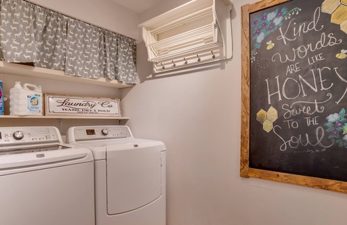 Allen House | Pool | Sleep 12 | Longhorn Ranch | King Bed Pool View | 4B2B