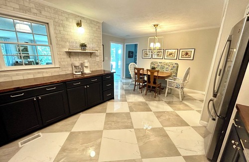 Southern Pines House | Pool-Sleeps 20-Stylish- 5 mins to downtown Southern Pines- Close to Pinehurst