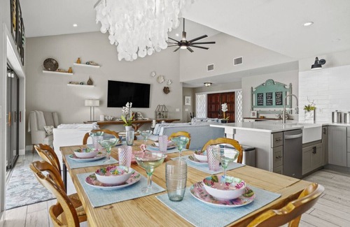 Fort Myers House | Pool, Spa, Kayaks, Bikes, Fishing gear & More