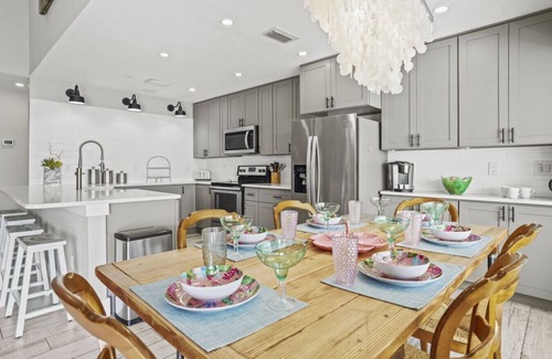Fort Myers House | Pool, Spa, Kayaks, Bikes, Fishing gear & More