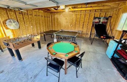 South Westminster House | Pool Table, Arcade, Lounge - Beer Inspired BnB