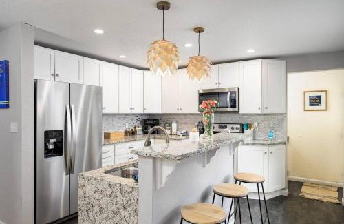 South Westminster House | Pool Table, Arcade, Lounge - Beer Inspired BnB