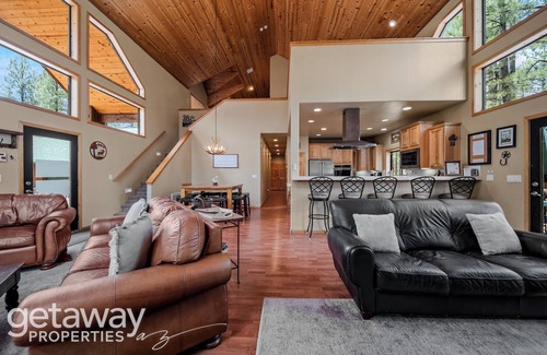 Pinetop Cabin | Pool Table | Forest Views | Fireplace | BBQ Deck