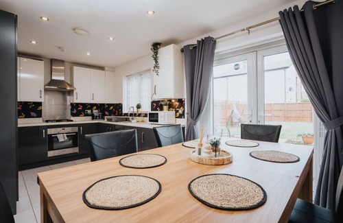 Manchester House | Pool Table - Coop Live Arena, Etihad & City stay