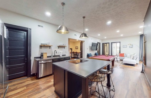 Old Louisville Apartment | Pool Table|King Beds|0.6 miles from UofL|Downtown