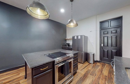 Old Louisville Apartment | Pool Table|King Beds|0.6 miles from UofL|Downtown