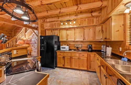 Means Apartment | Pool Table | WiFi | Starry Mountain Night | RRG!
