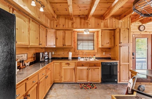 Means Apartment | Pool Table | WiFi | Starry Mountain Night | RRG!