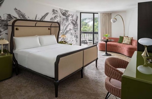 Hunt Club Hotel | Pool View King Room at PGA National Resort - Sports Courts and Kid Fun