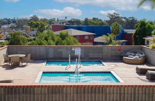 National City Apartment | Pool View Modern 3 Bdrm Apt