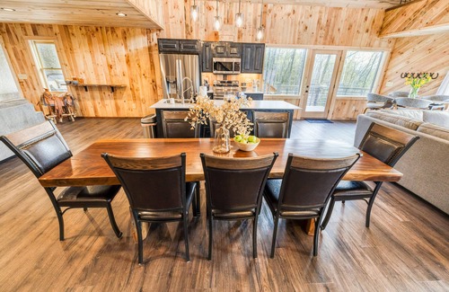 Unaka Cabin | POOL, Views, Outdoor fireplace & Hot Tub, Outdoor Kitchen and more!
