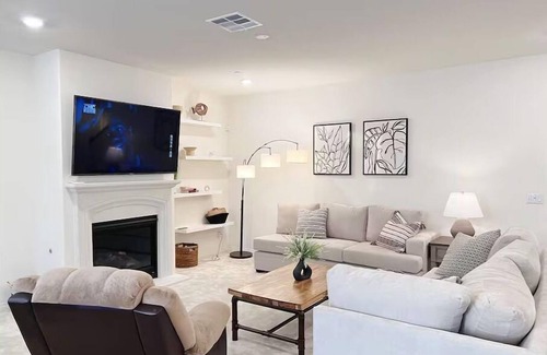 Hacienda Heights Apartment | Pool Villa/Disneyland/Universal Studios