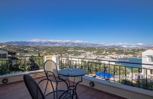 Almyrida Villa | Pool Villa with Cretan Colour and Great view to Almyrida bay