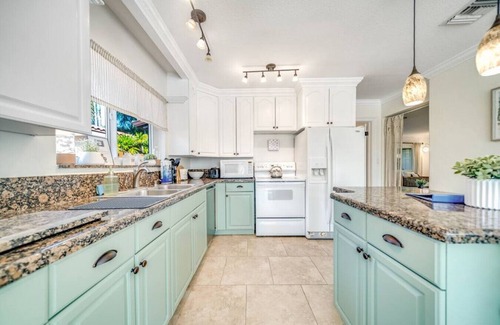 Cypress Lakes House | Pool & WaterFront! Stunning View+1 Mile To Beach!