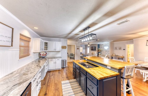 Long Beach House | POOL with Heating option! 6-seater Golf Cart &GameRoom! Walk to Beach &Downtown!