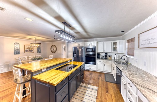 Long Beach House | POOL with Heating option! 6-seater Golf Cart &GameRoom! Walk to Beach &Downtown!