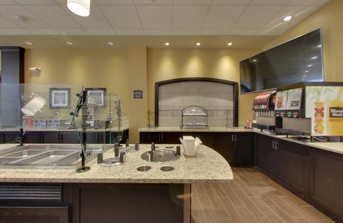 Madison Apartment | Pool with Slide. Great for Business Travelers!
