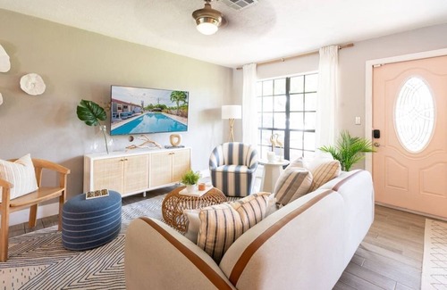 Sunset House | Poolside | 3BR | Pool | Sun Loungers