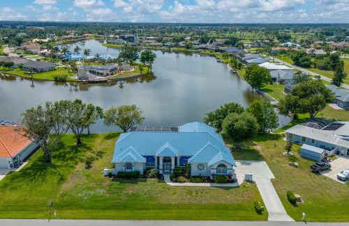 Lake Suzy House | Poolside Bliss and Lake Fun Florida Getaway!