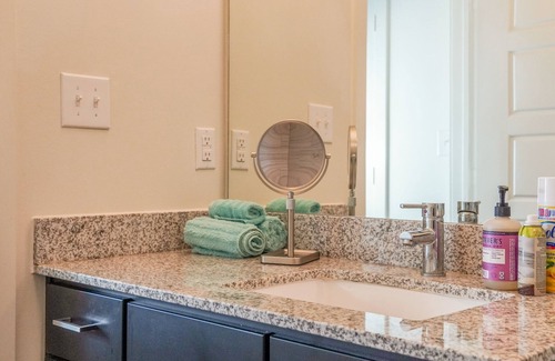 Covington Apartment | Poolside Business Studio