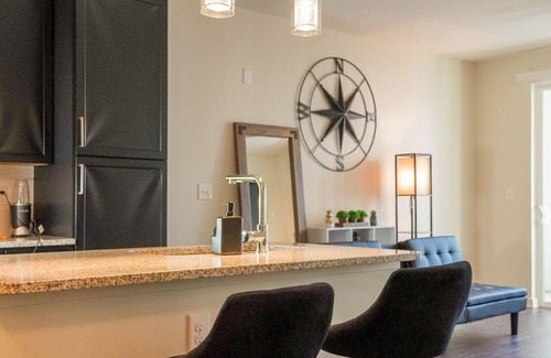 Covington Apartment | Poolside Business Studio