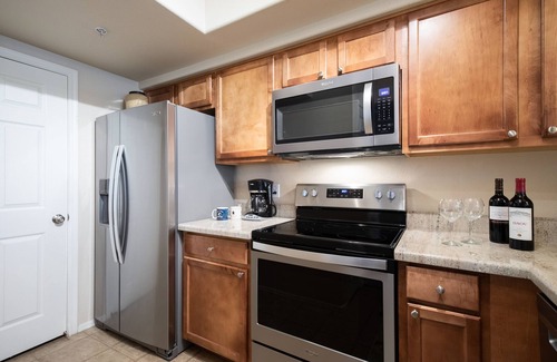 North Scottsdale Condo | Poolside Condo - Prime North Scottsdale - Walk To Shops, Dining And Trails