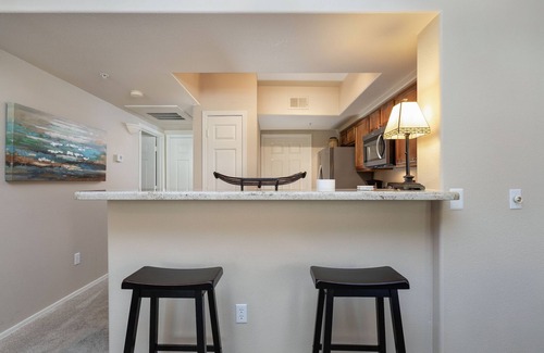 North Scottsdale Condo | Poolside Condo - Prime North Scottsdale - Walk To Shops, Dining And Trails