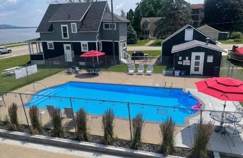 Lake City Hotel | Poolside Double Rooms