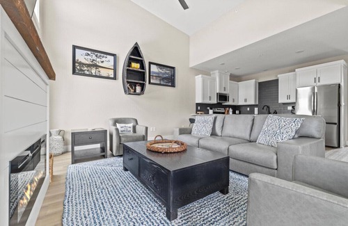 Kimberling City House | Poolside Lake Retreat | Dock & 2 Living Spaces
