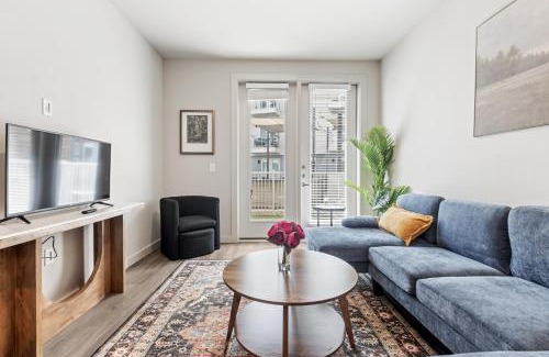 Windsor Park Apartment | Poolside Luxury 1BR w Private Patio