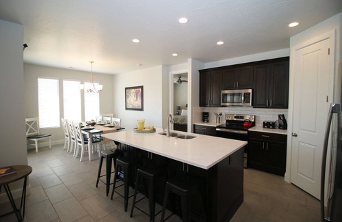 Washington House | Poolside Luxury Home - 5BR 4BA