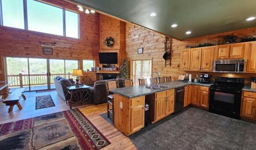 Ellijay House | Poolside Mountain Retreat
