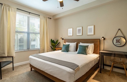 Carver City - Lincoln Gardens Apartment | ☀️Poolside Oasis☀️ 2/2 Dual King Heated Salt Pool