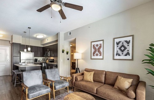 Carver City - Lincoln Gardens Apartment | ☀️Poolside Oasis☀️ 2/2 Dual King Heated Salt Pool